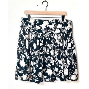 Newport News Black and White Floral A-Line Pleated Skirt Size 14